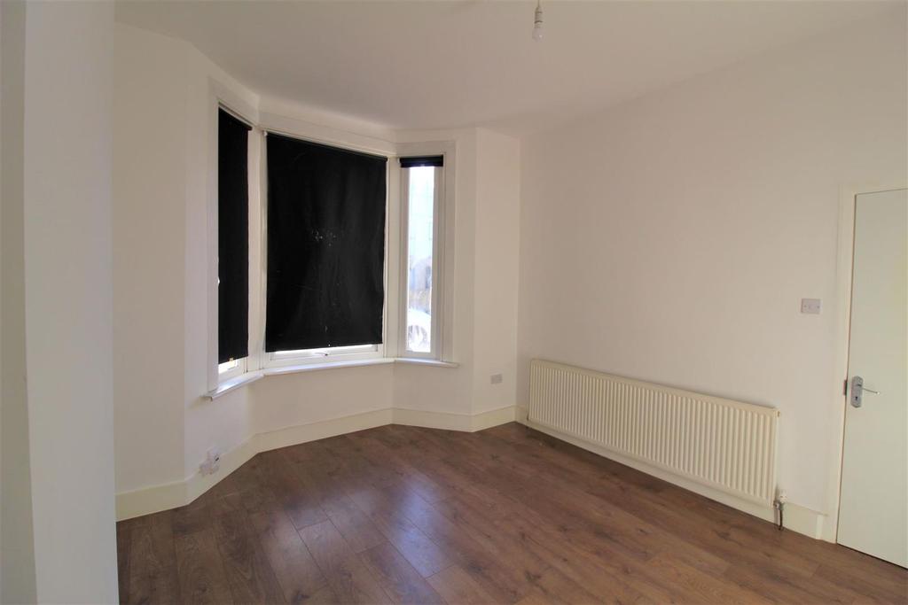 Tanfield Road, Croydon 3 bed terraced house £1,695 pcm (£391 pw)