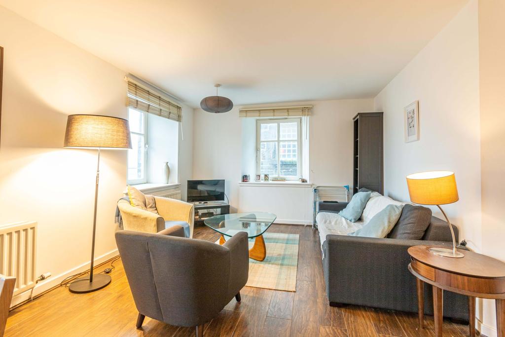 Tower Street Edinburgh EH6 7BY United... 2 bed flat £950 pcm (£219 pw)