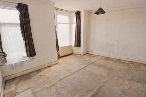 3 bedroom flat for sale - Woodford Road, London E7