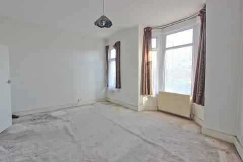 3 bedroom flat for sale - Woodford Road, London E7