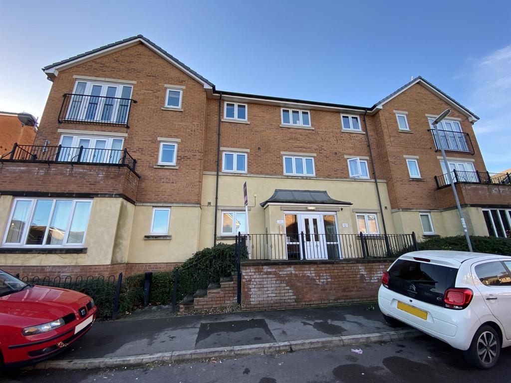 Haverhill Grove, Wombwell, Barnsley... 2 bed flat £75,000