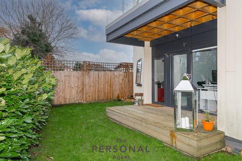 2 bedroom apartment to rent, Hardwick Close, Ewell