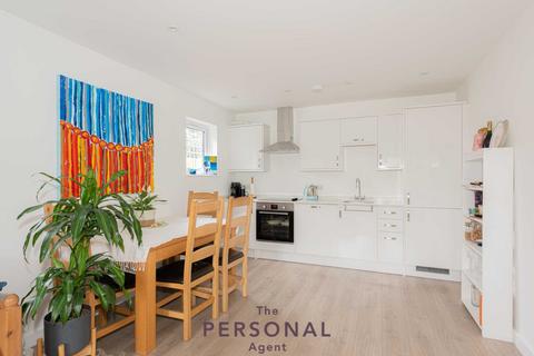 2 bedroom apartment to rent, Hardwick Close, Ewell