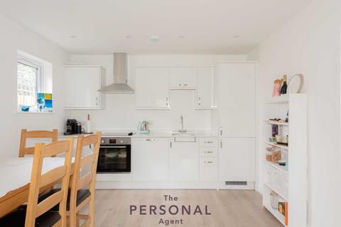 2 bedroom apartment to rent, Hardwick Close, Ewell