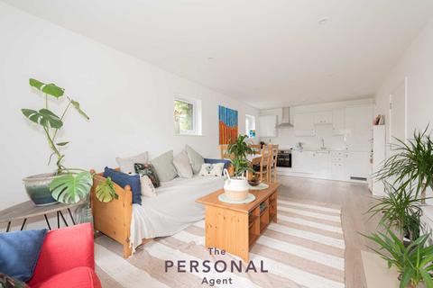 2 bedroom apartment to rent, Hardwick Close, Ewell
