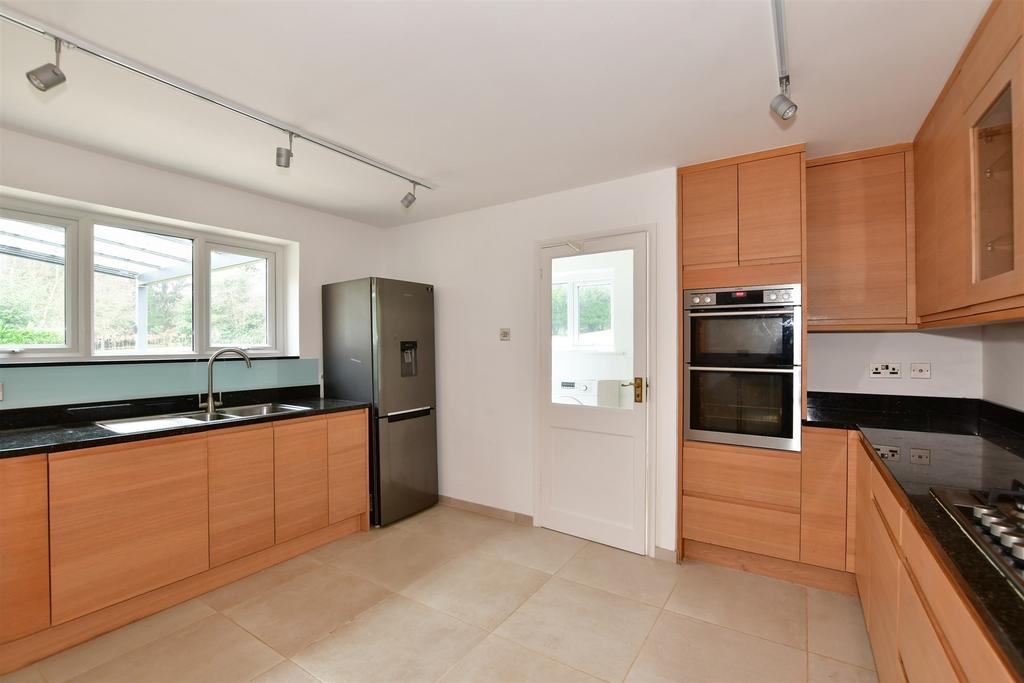 Kitchen/ Breakfast Room