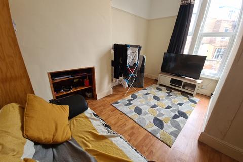 1 bedroom house to rent, Clarendon Road, Leeds