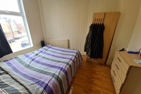 1 bedroom house to rent, Clarendon Road, Leeds