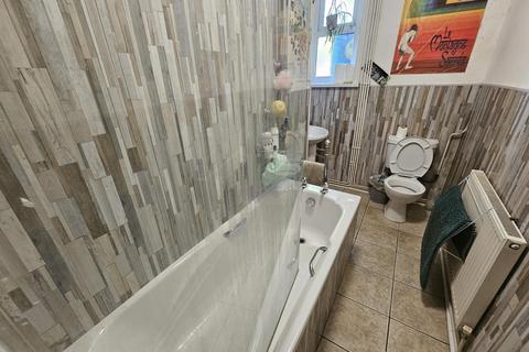 1 bedroom house to rent, Holly Bank, Leeds