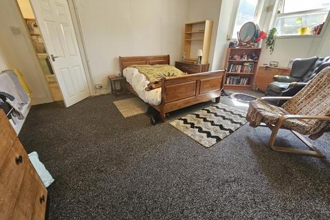 1 bedroom house to rent, Holly Bank, Leeds