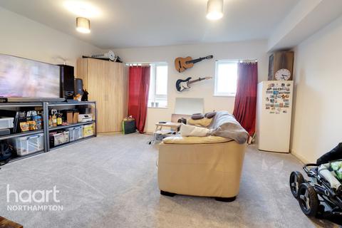2 bedroom apartment for sale - West Cotton Close, Northampton