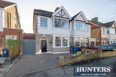 16 Chepstow Road, London, W7 2BG