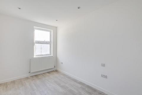 2 bedroom flat to rent, Fortune Green Road, West Hampstead, NW6