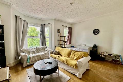 2 bedroom flat to rent, Friern Barnet Road, New Southgate, London N11