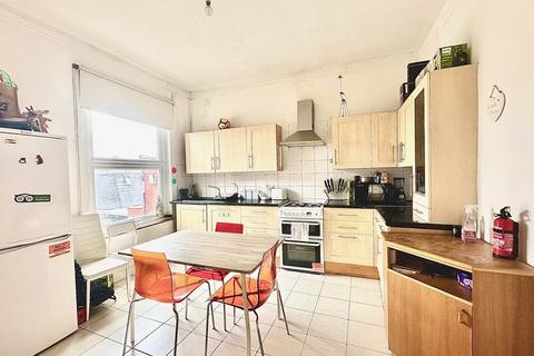2 bedroom flat to rent, Friern Barnet Road, New Southgate, London N11