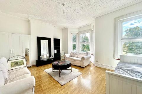 2 bedroom flat to rent, Friern Barnet Road, New Southgate, London N11