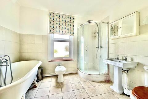 2 bedroom flat to rent, Friern Barnet Road, New Southgate, London N11