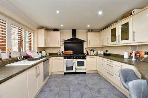 45 Augustine Road, Minster On Sea, Sheerness, ME12 2NE