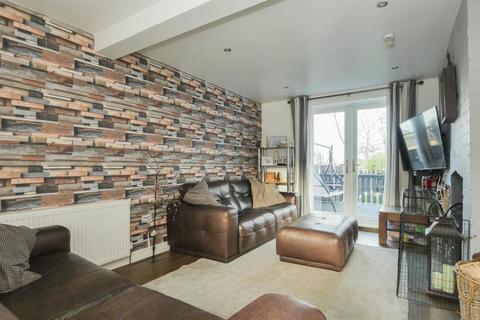 4 bedroom semi-detached house for sale - Waterloo Crescent, Bramley, LS13