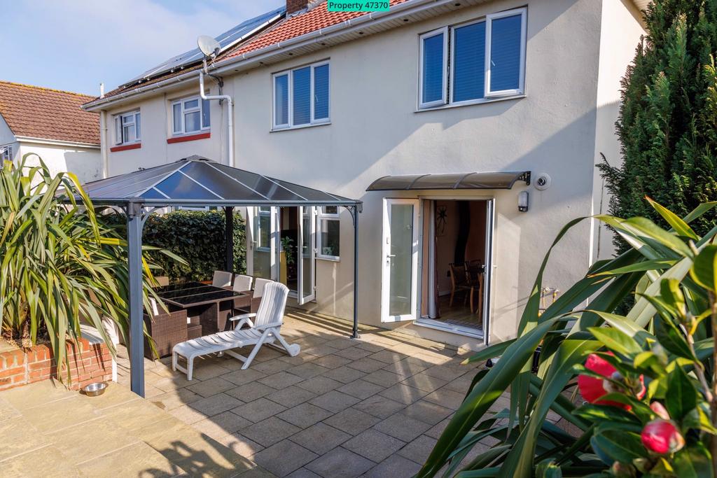 Rear garden/ patio