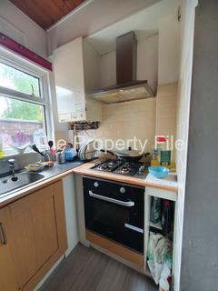 4 bedroom terraced house to rent, Kathleen Grove, Manchester M14