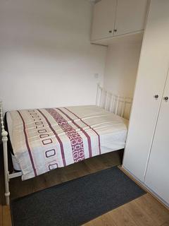 Studio to rent, LU1