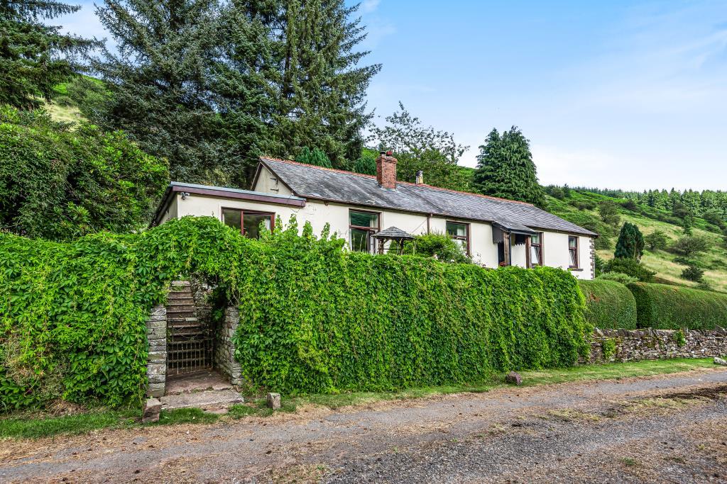 Abergavenny, Monmouthshire, NP7 3 bed semidetached bungalow £425,000