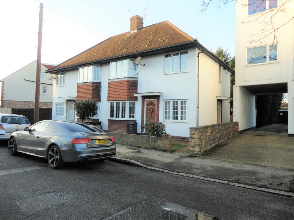 Two bedroom maisonette with garden