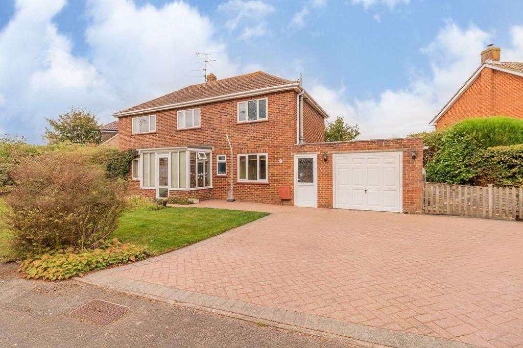 Northfield Road, SherfieldonLoddon, Hook RG27 0DS 3 bed detached