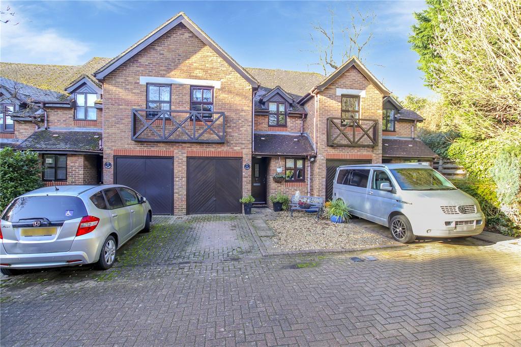 Lower Village Road, Sunninghill... 3 bed terraced house £575,000