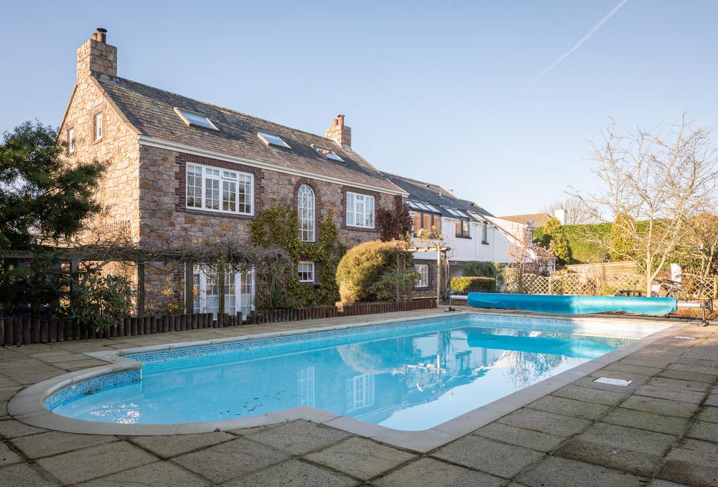 La Rue Des Buttes, St. Mary, Jersey 6 bed detached house £2,100,000