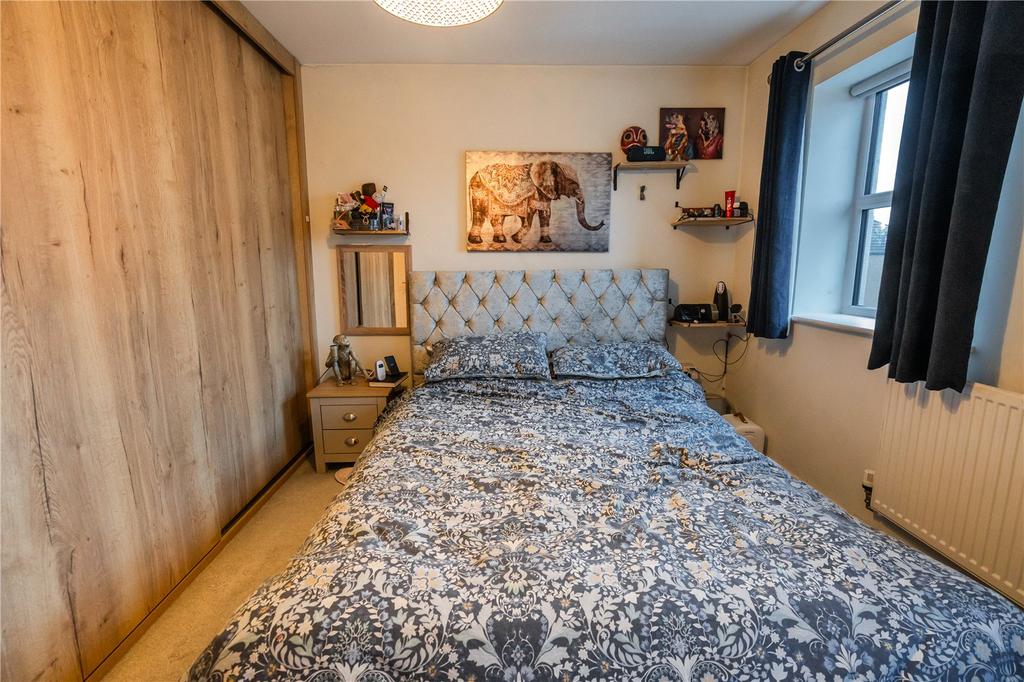 Bedroom 1 (2)