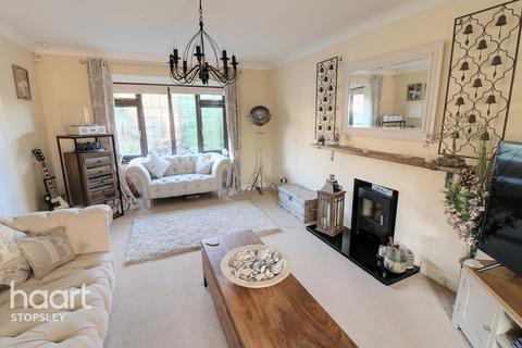 21 Emmer Green, Luton, LU2 8UH