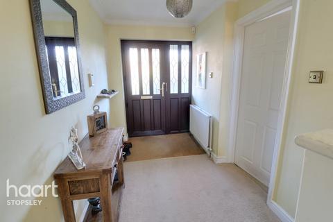 21 Emmer Green, Luton, LU2 8UH