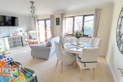 21 Emmer Green, Luton, LU2 8UH