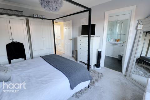 21 Emmer Green, Luton, LU2 8UH
