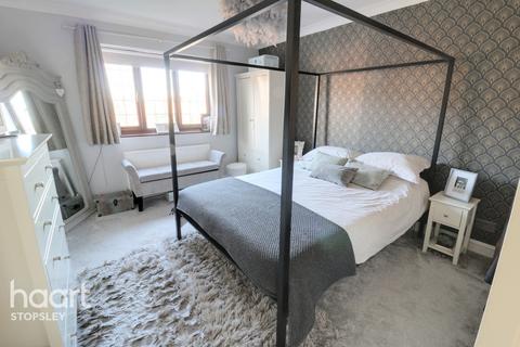 21 Emmer Green, Luton, LU2 8UH