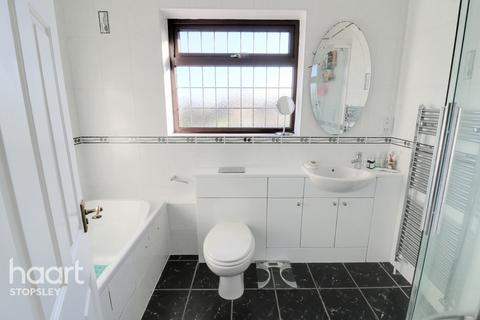 21 Emmer Green, Luton, LU2 8UH