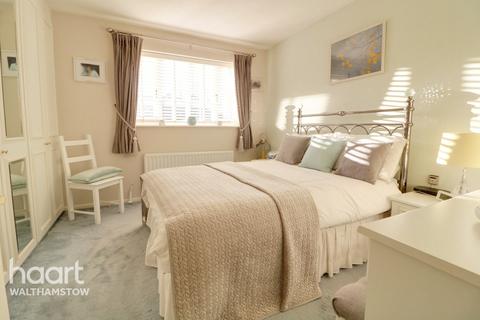6 Vintry Mews, London, E17 7BJ
