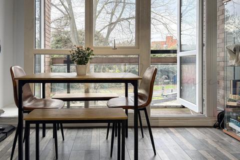 Palace Road, Tlse HIll, SW2
