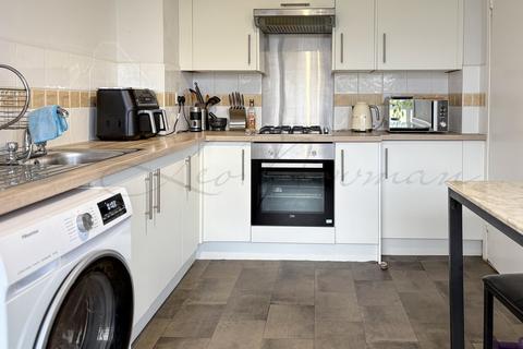 2 bedroom flat to rent, Palace Road, Tlse HIll, SW2