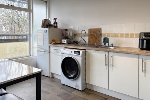 2 bedroom flat to rent, Palace Road, Tlse HIll, SW2