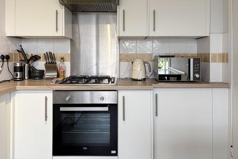 2 bedroom flat to rent, Palace Road, Tlse HIll, SW2