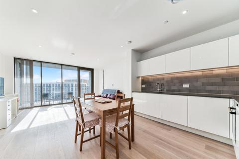 2 bedroom apartment to rent, Commodore House, Royal Wharf, London, E16