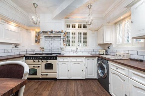 45 Cavenham Gardens, Hornchurch, RM11 2AU