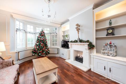 45 Cavenham Gardens, Hornchurch, RM11 2AU
