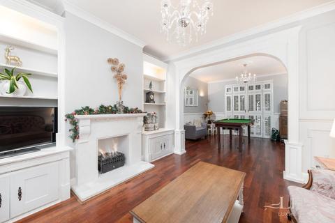 45 Cavenham Gardens, Hornchurch, RM11 2AU
