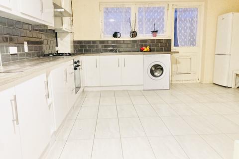 4 bedroom townhouse to rent - Arkley Road, London E17