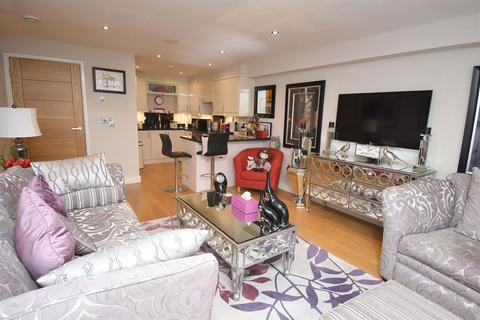 Flat 7, 17 Marine Parade, Whitstable, CT5 2BG
