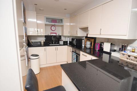 Flat 7, 17 Marine Parade, Whitstable, CT5 2BG